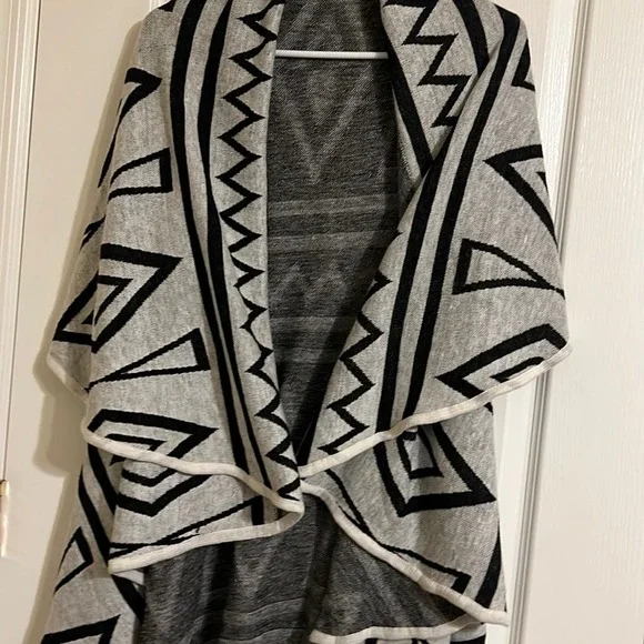 Vest poncho Black and Gray OS - Picture 1 of 4